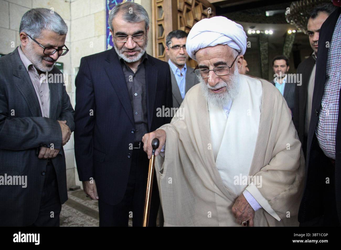 6 ottobre 2015, Teheran, IRAN: Il presidente dell'Assemblea degli esperti, Ahmad Jannati, è visto alla moschea universitaria di Teheran, in Iran. (Immagine di credito: © Rouzbeh Fouladi/ZUMA Wire) Foto Stock