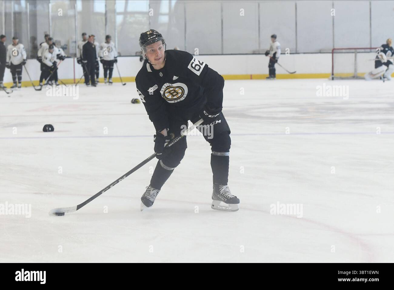 13 settembre 2019: Il centro dei Boston Bruins Oskar Steen (62) spara al campo di allenamento dei Bruins tenutosi alla Warrior Ice Arena di Boston, Massachusetts. Eric Canha/CSM(immagine di credito: &Copy; Eric Canha/CSM tramite cavo ZUMA) Foto Stock