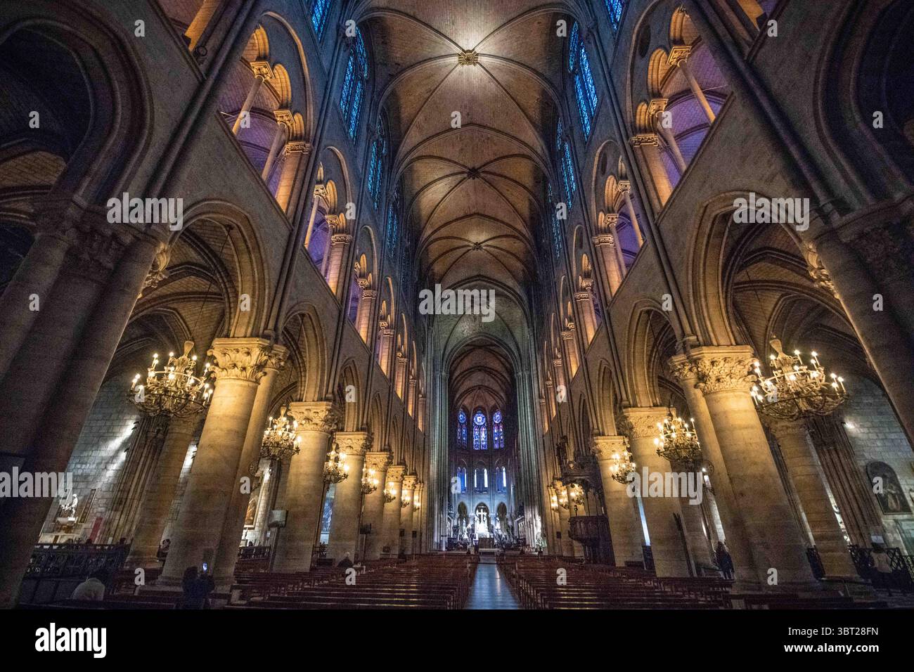 15 marzo 2019, Parigi, Francia: Interno di Notre-Dame de Paris, cattedrale gotica medievale a Parigi, Francia, poche settimane prima della distruzione per incendio (immagine di credito: © Edwin Remsberg / Vwpics/VW Pics via ZUMA Wire) Foto Stock