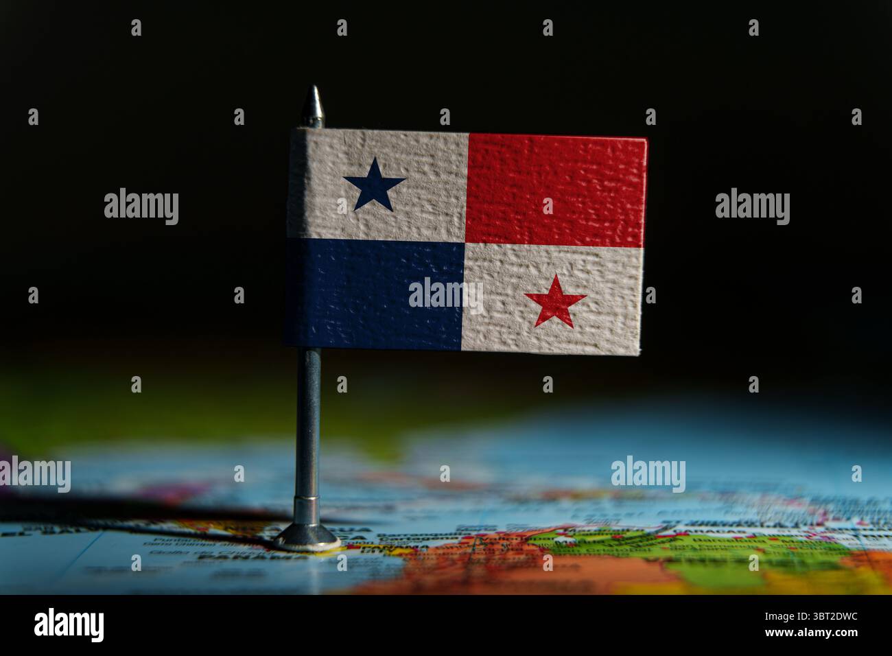 Bandiera nazionale di Panama sulla mappa politica dell'America centrale. Foto Stock