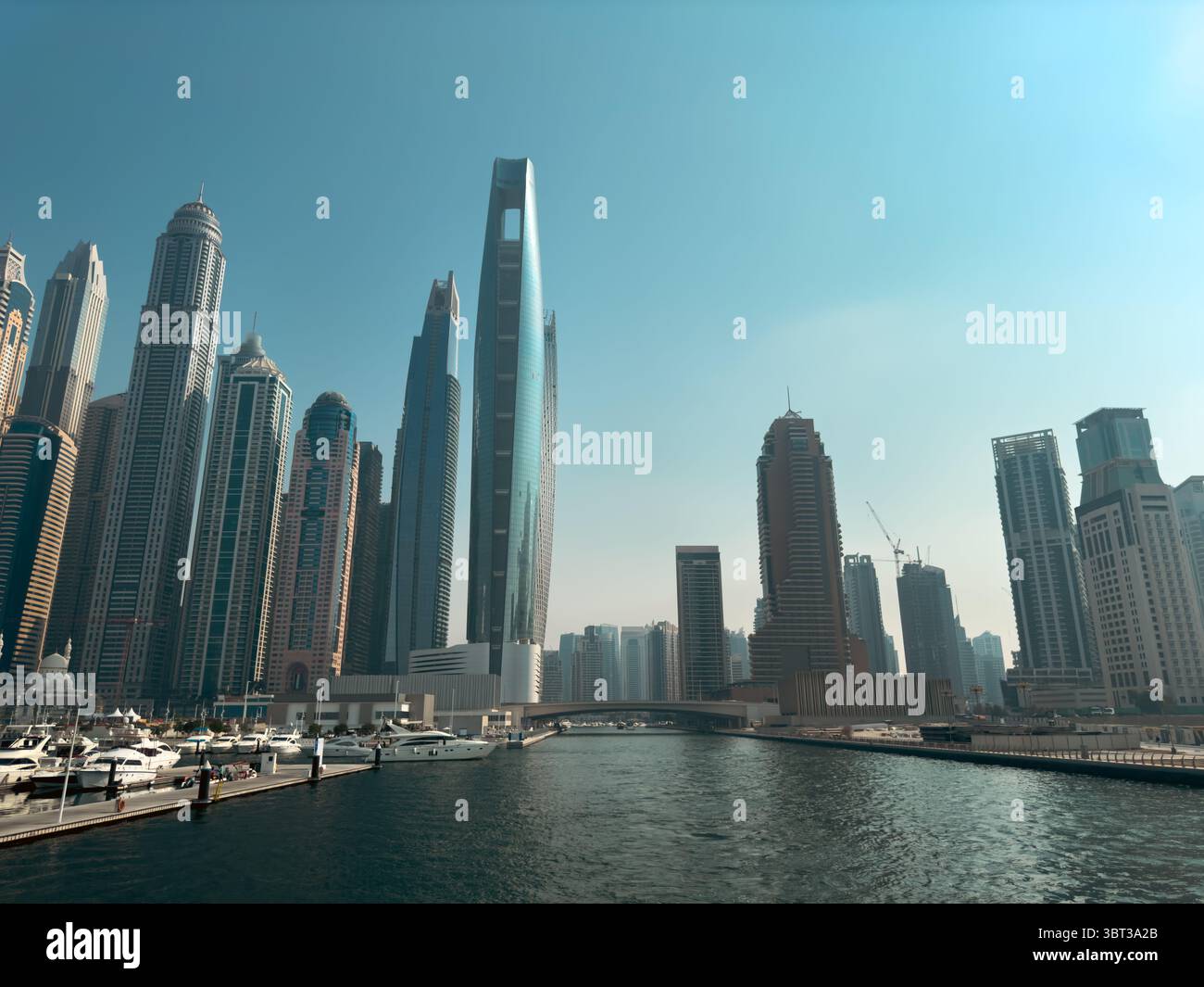 Dubai Marina skyline con torri alte e hotel di lusso, Dubai Business Tourism Foto Stock
