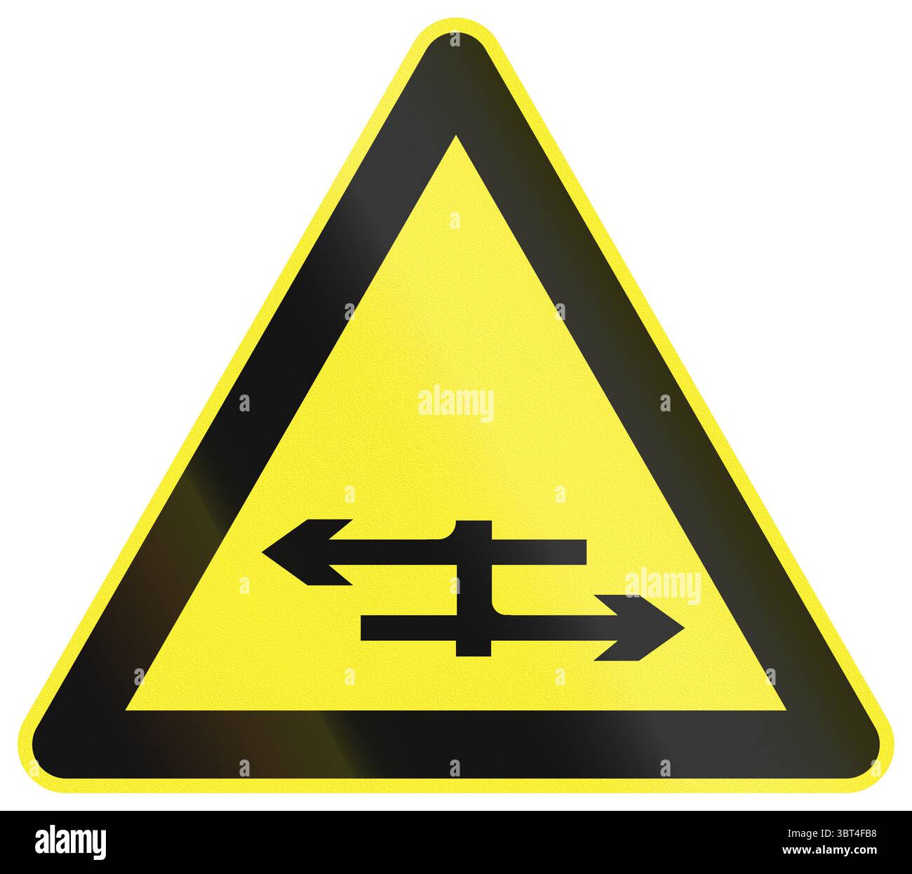 Segnale stradale di avvertenza in Cina - incrocio a doppia carreggiata. Foto Stock