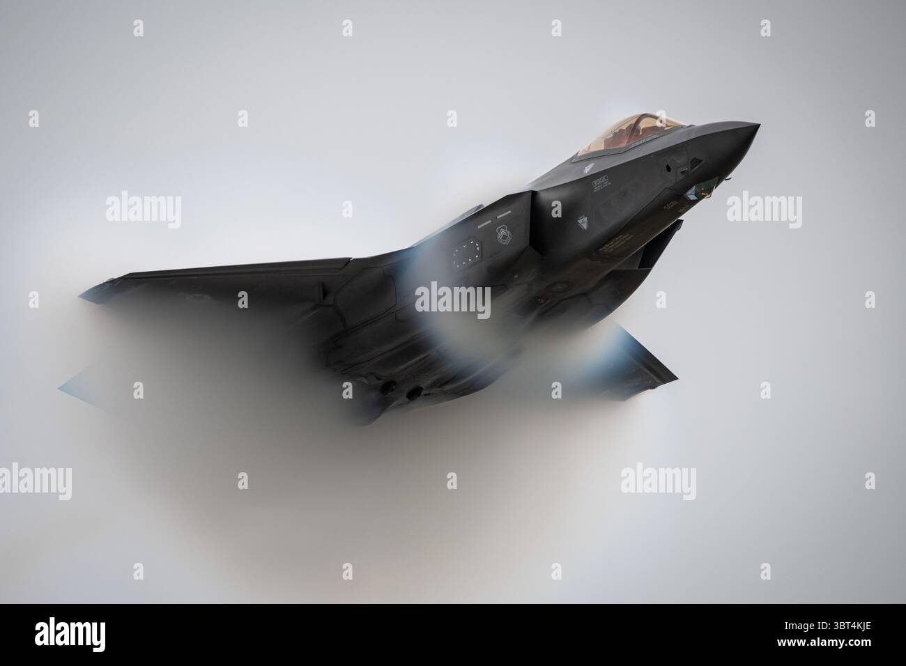 21 settembre 2019 - McMinnville, Oregon, USA - Capitano Andrew Dojo Olson, pilota e comandante del F-35 Demonstration Team esegue un pass ad alta velocità durante l'Oregon International Airshow 21 settembre 2019 a McMinnville, OREGON. L'F-35 Demo Team ha co-interpretato lo show con le frecce rosse della Royal Air Force. (Immagine di credito: © U.S. Air Force/ZUMA Wire/ZUMAPRESS.com) Foto Stock