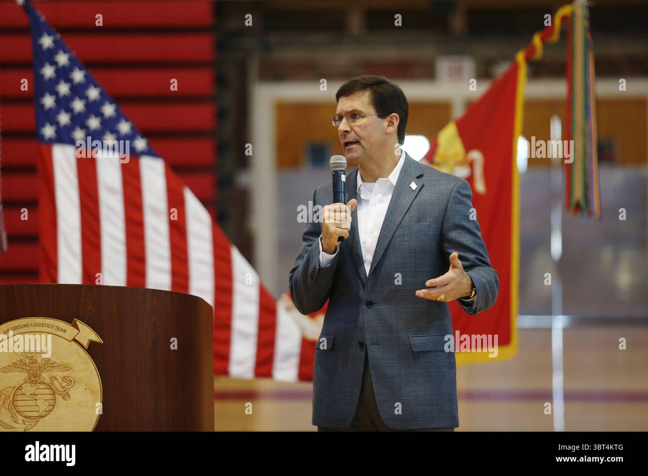 24 settembre 2019 - Camp Lejeune, Carolina del Nord, USA - l'onorevole Mark T. Esper, Segretario della difesa, si rivolge ai membri del servizio durante una riunione del municipio presso la Goettge Memorial Field House sulla base del corpo dei Marines Camp Lejeune, Carolina del Nord, 24 settembre 2019. Esper ha sottolineato i suoi obiettivi di migliorare la preparazione militare, rafforzare le alleanze militari, prendersi cura dei membri del servizio e portare riforme nell'uso del tempo, del denaro e della manodopera. (Immagine di credito: © U.S. Marines/ZUMA Wire/ZUMAPRESS.com) Foto Stock
