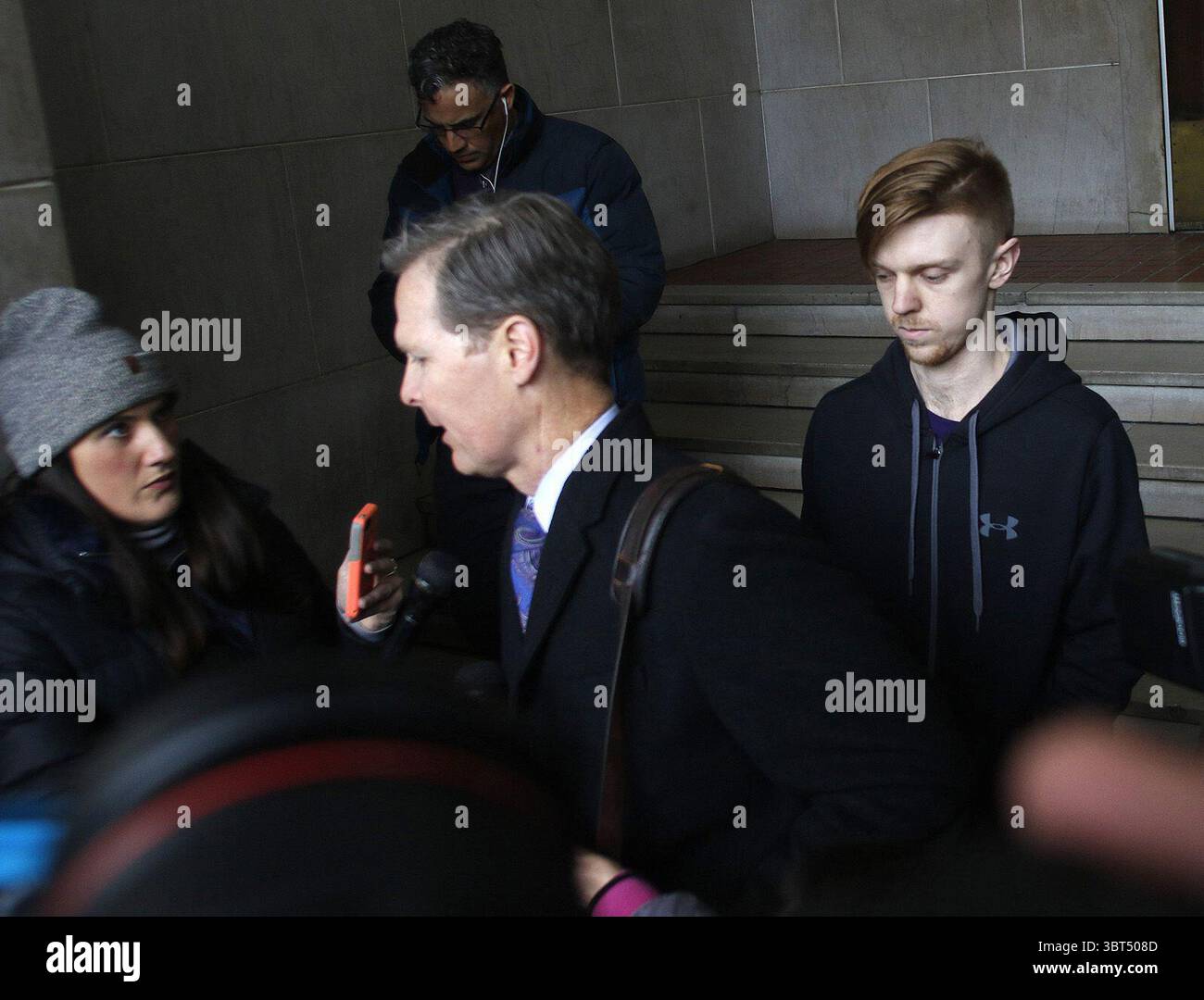 2 aprile 2018, Fort Worth, Texas, USA: Ethan Couch lascia il Dipartimento di correzione della contea di Tarrant mentre il suo avvocato viene intervistato lunedì 2 aprile 2018. (Immagine di credito: © TNS via cavo ZUMA) Foto Stock