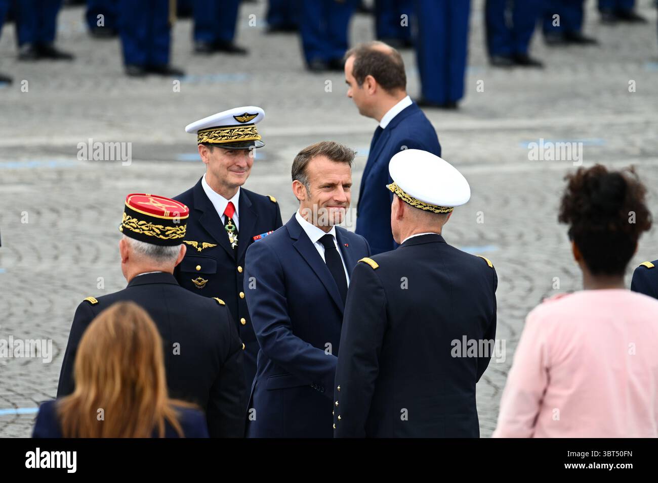 Parigi, Francia. 14 luglio 2025. Il presidente francese Emmanuel Macron arriva alla parata militare del 14 luglio 2025 sugli Champs-Elysees a Parigi. - 14/07/2025 - Francia/Ile-de-France (regione)/Parigi - Julien Mattia/le Pictorium credito: LE PICTORIUM/Alamy Live News Foto Stock