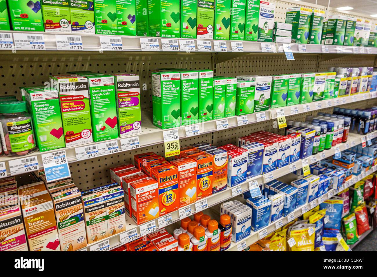 Miami Beach Florida,North Beach,farmacia CVS farmacia,interno,esposizione di scaffali di vendita,tosse influenza freddo sezione medicina,Robitussin Mucinex Delsym Foto Stock