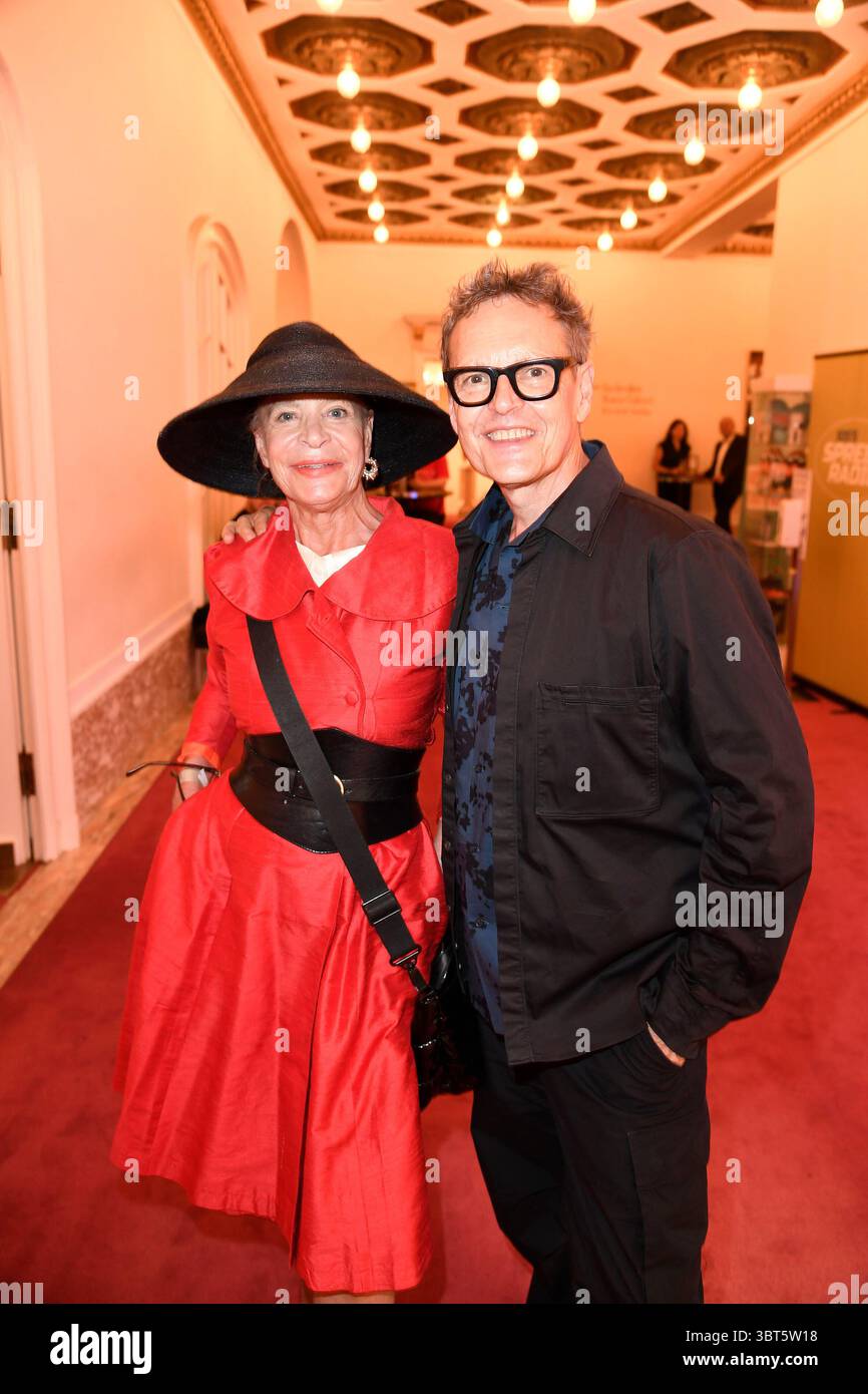 Barbara Engel e Rolf Scheider bei der 6. #GEMEINSAMBUNT Benefizgala fuer Offenheit und Toleranz im Theater des Westens AM 14.07.2025 a Berlino Foto Stock