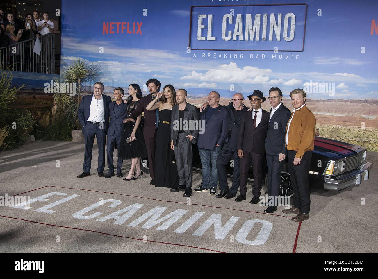 7 ottobre 2019, Westwood, CALIFORNIA, STATI UNITI D'AMERICA: Cast di El cammino: A Breaking Bad Movie pose in anteprima lunedì 7 ottobre 2019 al Regency Village di Westwood, California. El cammino: A Breaking Bad Movie Premiere. JAVIER ROJAS/PI (immagine di credito: © Prensa Internacional via cavo ZUMA) Foto Stock