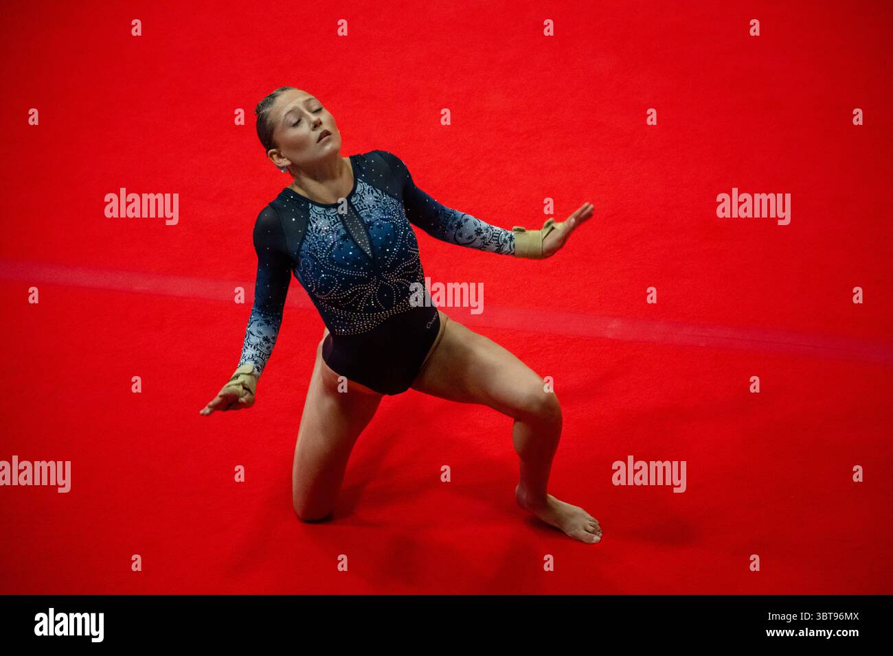 Stromness, Isole Orcadi, Scozia, Regno Unito, 14 luglio 2025. Modifica Virta di Åland sul pavimento. The Gymnastics Set and Team Competition ai Giochi delle Isole Orcadi 2025 a Stromness, Isole Orcadi, Scozia, Regno Unito, il 14 luglio 2025. I Giochi dell'Isola sono eventi multisportivi biennali per piccole comunità insulari, fondati nel 1985. Foto: Rob Watkins/Alamy Live News Foto Stock