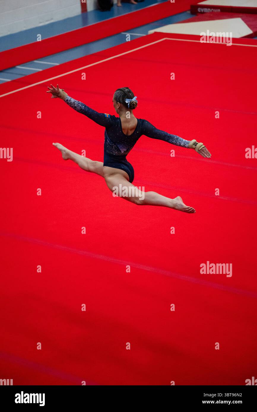 Stromness, Isole Orcadi, Scozia, Regno Unito, 14 luglio 2025. Modifica Virta di Åland sul pavimento. The Gymnastics Set and Team Competition ai Giochi delle Isole Orcadi 2025 a Stromness, Isole Orcadi, Scozia, Regno Unito, il 14 luglio 2025. I Giochi dell'Isola sono eventi multisportivi biennali per piccole comunità insulari, fondati nel 1985. Foto: Rob Watkins/Alamy Live News Foto Stock