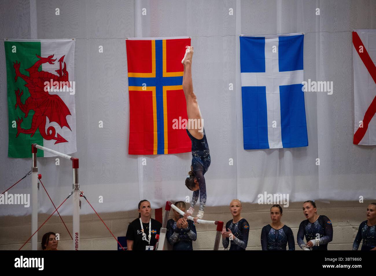 Stromness, Isole Orcadi, Scozia, Regno Unito, 14 luglio 2025. Modificare Virta sulle barre asimmetriche. The Gymnastics Set and Team Competition ai Giochi delle Isole Orcadi 2025 a Stromness, Isole Orcadi, Scozia, Regno Unito, il 14 luglio 2025. I Giochi dell'Isola sono eventi multisportivi biennali per piccole comunità insulari, fondati nel 1985. Foto: Rob Watkins/Alamy Live News Foto Stock