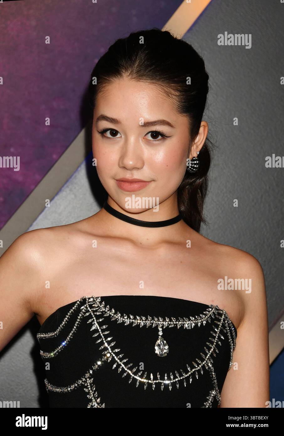 LOS ANGELES, CALIFORNIA - 08 LUGLIO: Trinity Jo-li Bliss arriva alla prima mondiale di "Zombies 4: Dawn of the Vampires" della Disney all'El Capitan Th Foto Stock