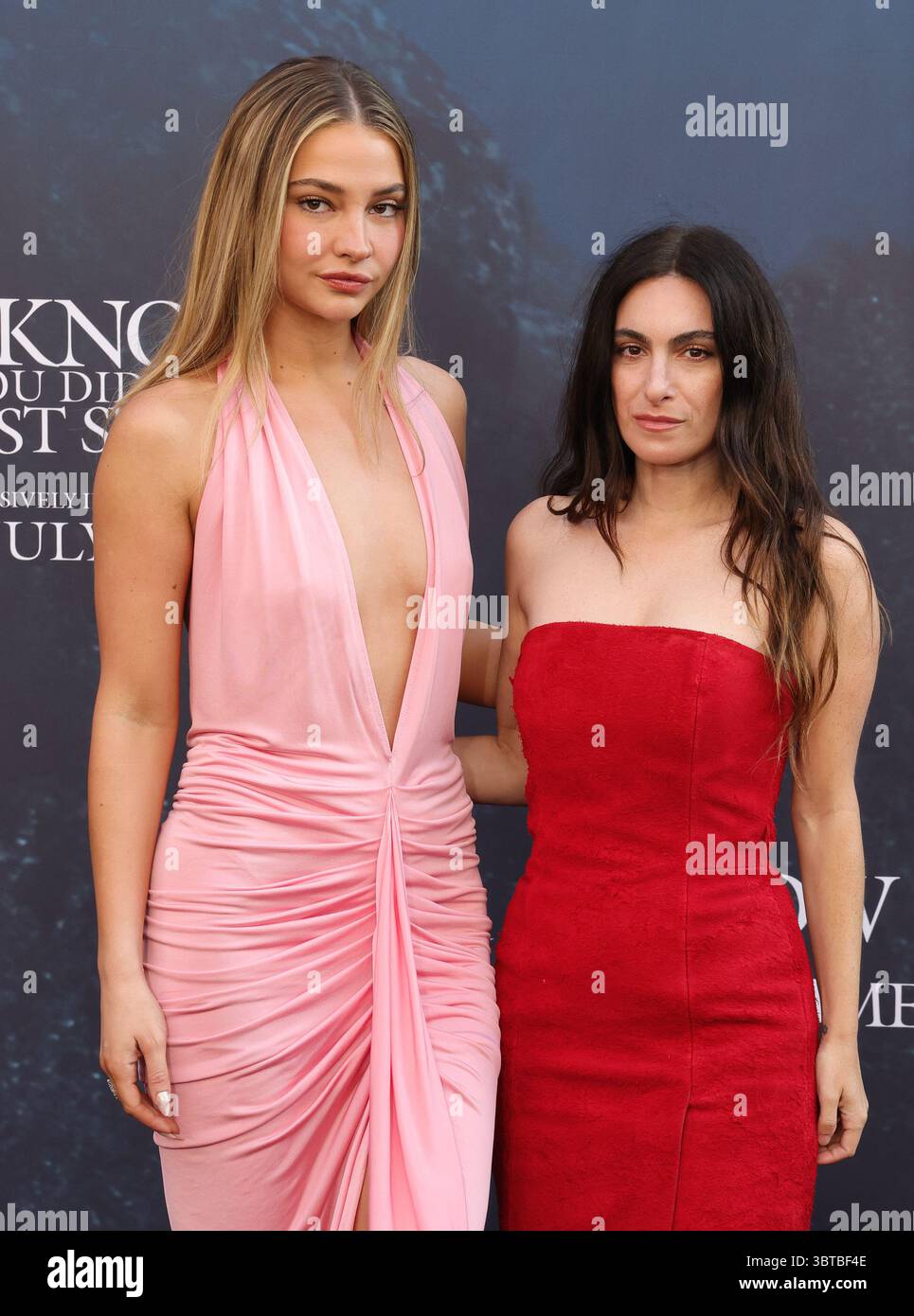 14 luglio 2025 . Los Angeles, California - Madelyn Cline, Jennifer Kaytin Robinson. Ã Los Angeles Premiere della Columbia Pictures SummerÃ'i Know What You Did Last' tenutasi al United Theater di Broadway a Los Angeles. (Immagine di credito: © FS/AdMedia tramite ZUMA Press Wire) SOLO PER USO EDITORIALE! Non per USO commerciale! Foto Stock