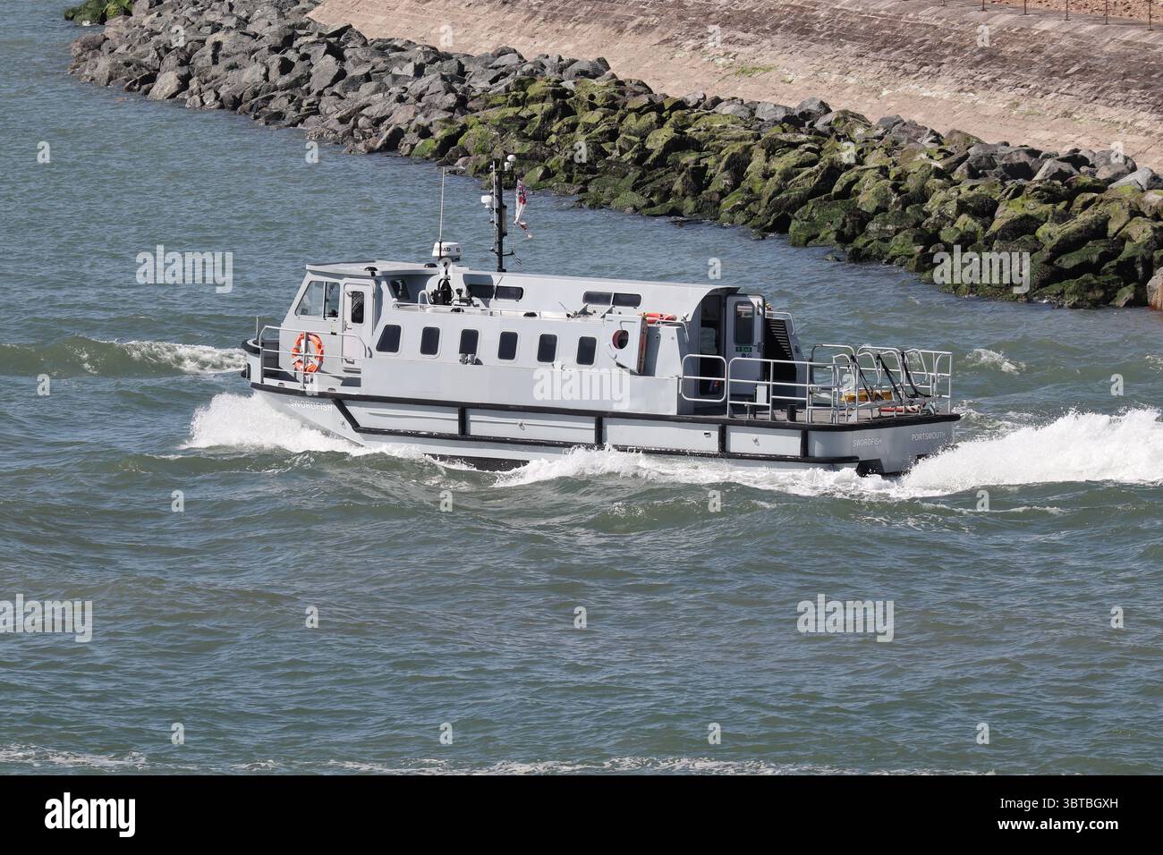 Nave per il trasporto di passeggeri, PESCE SPADA. L'Alnmaritec ALN-139 è una delle quattro navi utilizzate dalla portaerei HMS QUEEN ELIZABETH Foto Stock
