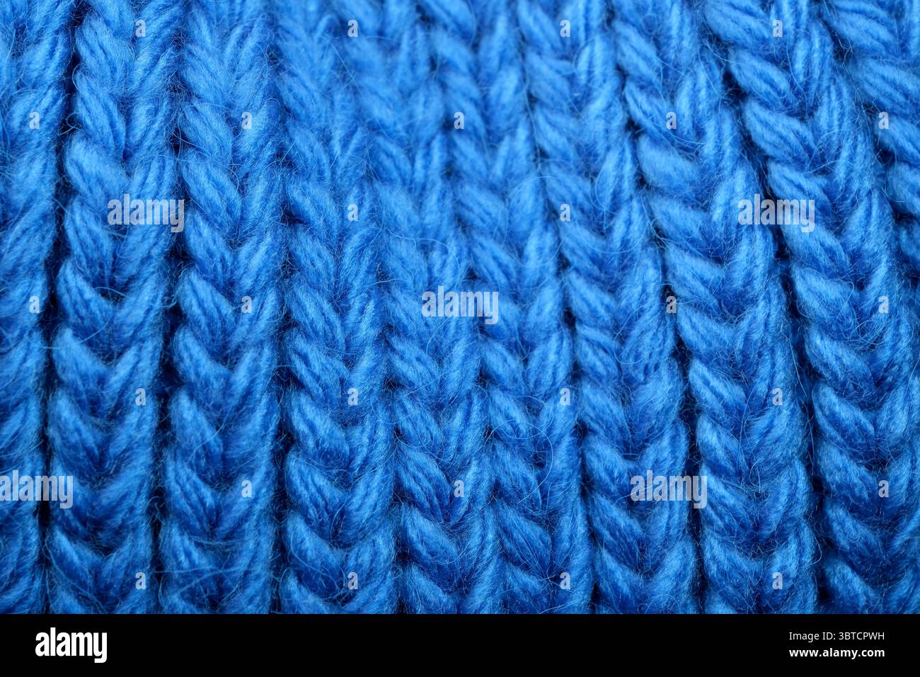 Fondo in tessuto blu grande tessuto in lana lavorata a maglia, sfondo da primo piano, macro-fotografia Foto Stock