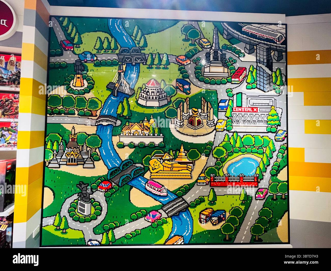 Mappa di Bangkok in stile LEGO visualizzata in un negozio LEGO, situato nel CentralWorld di Bangkok. Foto scattata il 5 luglio 2025. Foto Stock