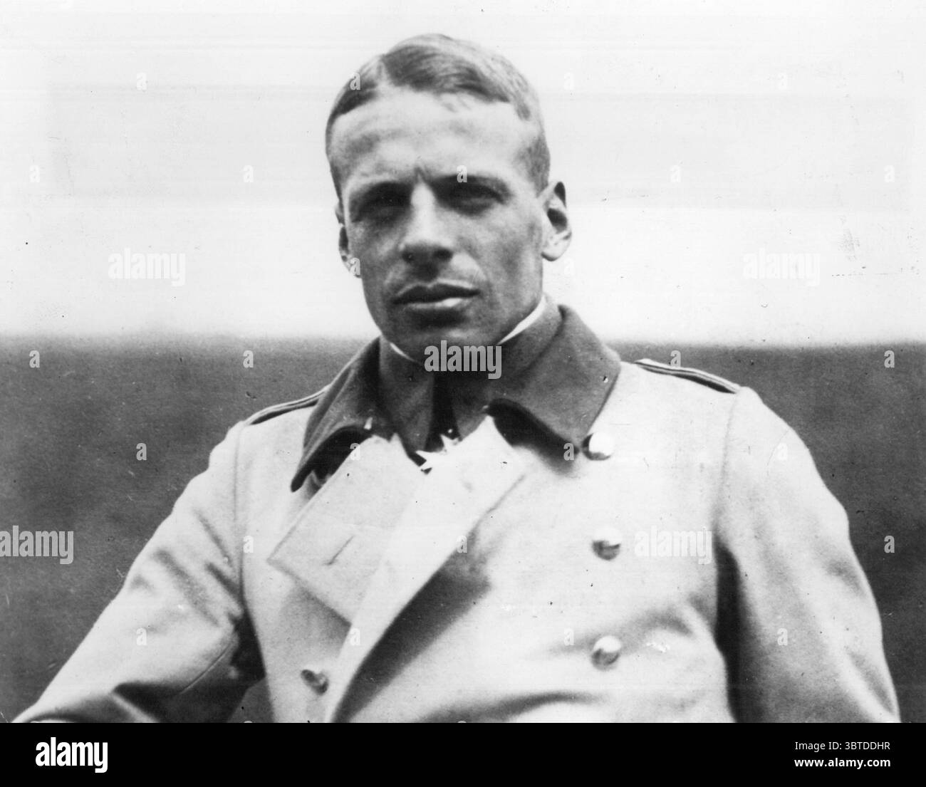 Oswald Boelcke [ 19 maggio 1891 - 28 ottobre 1916 ) è stato un asso aereo tedesco della prima guerra mondiale e uno dei più influenti leader e tattici di pattuglia dei primi anni di combattimento aereo . Foto Stock