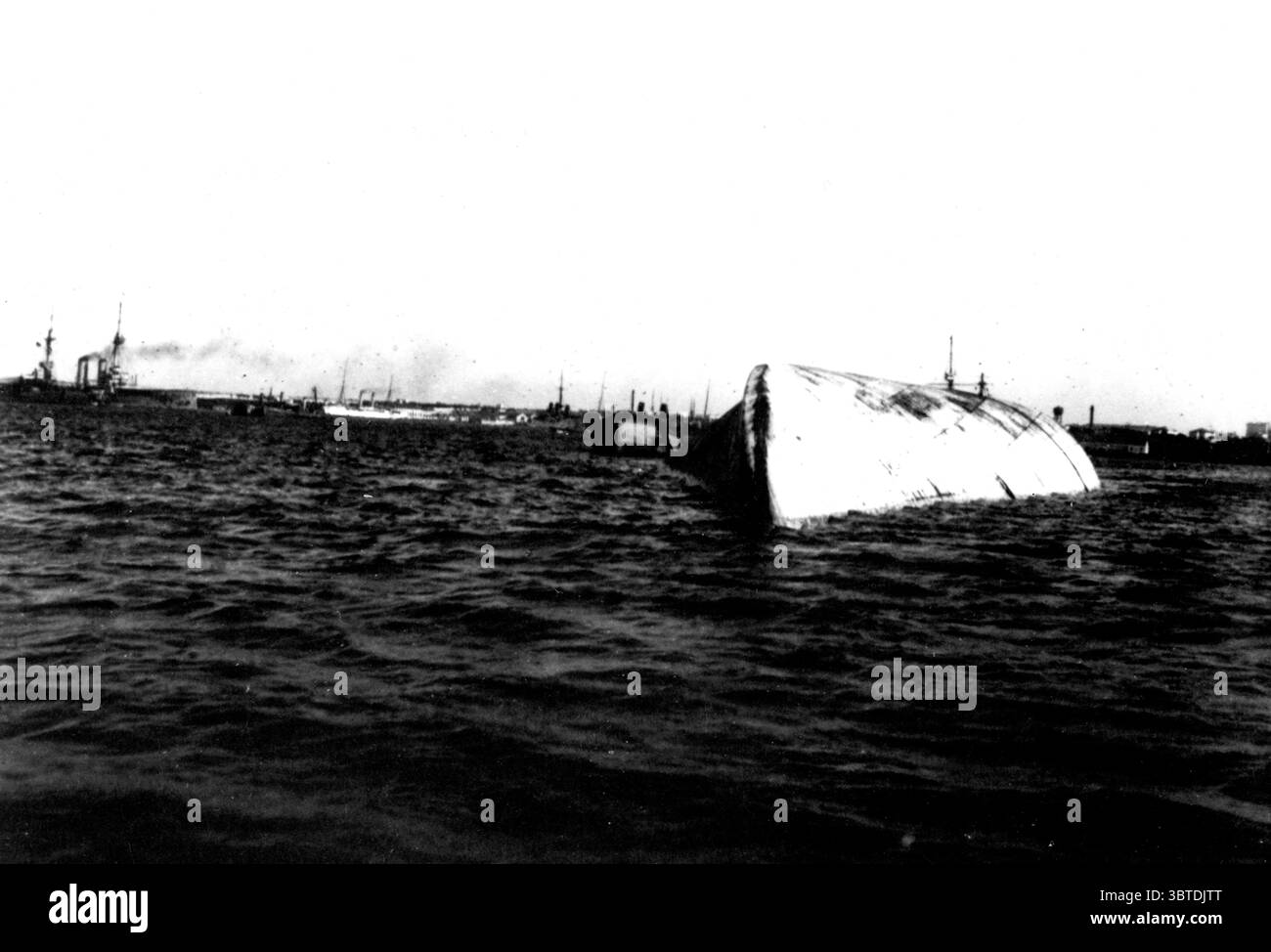 Lo scafo del ' Leonardo da Vinci' dopo il disastro si è verificato alla nave. 2 agosto 1916 Foto Stock