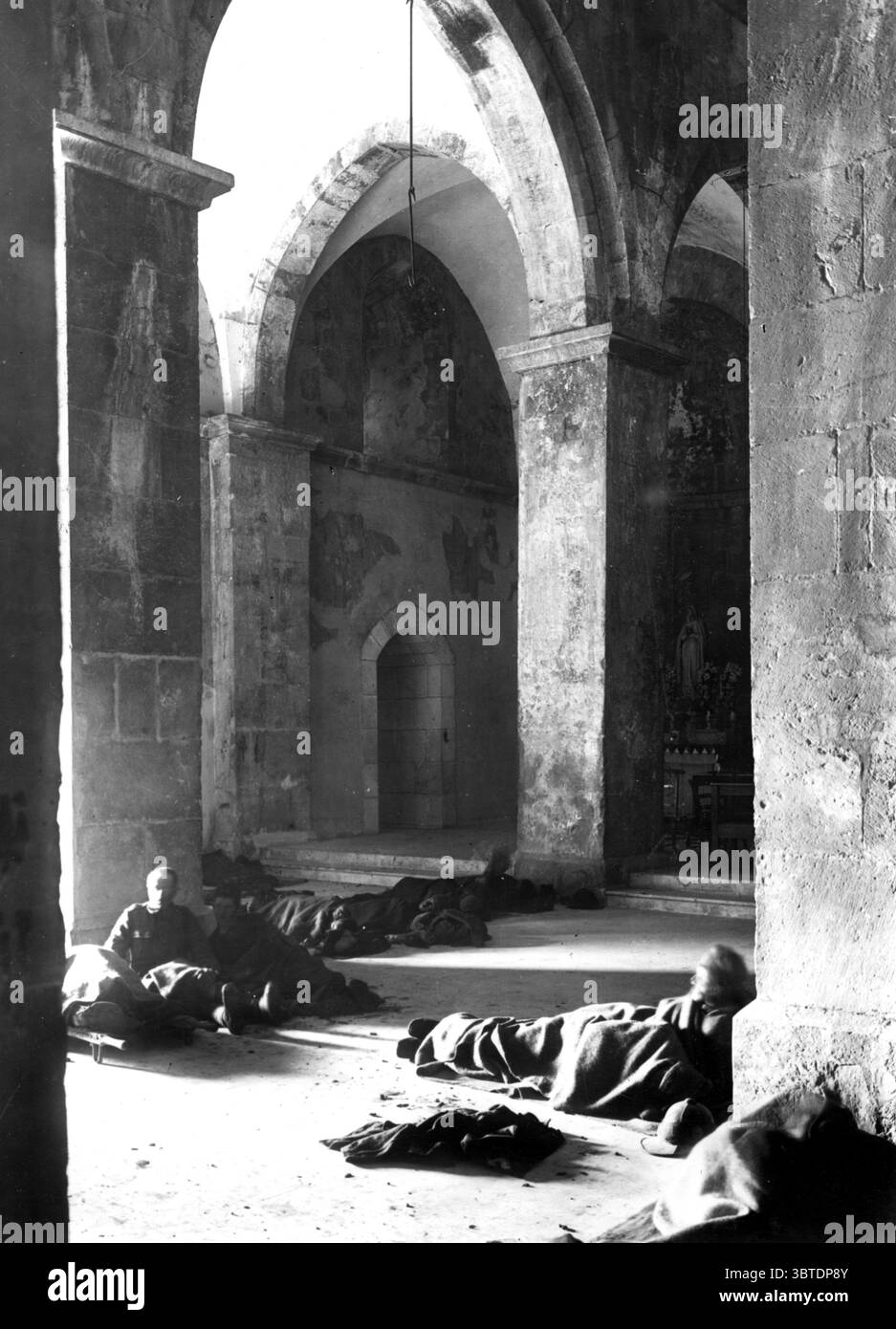 Feriti del 5° Somerset Light Infantry e del 4° Wiltshires nel Monastero di Kuryet el Enab , luogo in cui , con il 2/3° Gurkha , hanno preso il 20 novembre 1917 . 75a divisione . Il Monastero era la principale stazione di spogliamento sia per la 75a che per la 52a Divisione . 20 novembre 1917 Foto Stock Feriti del 5° Somerset Light Infantry e del 4° Wiltshires nel Monastero di Kuryet el Enab , luogo in cui , con il 2/3° Gurkha , hanno preso il 20 novembre 1917 . 75a divisione . Il Monastero era la principale stazione di spogliamento sia per la 75a che per la 52a Divisione . 20 novembre 1917 Foto Stock