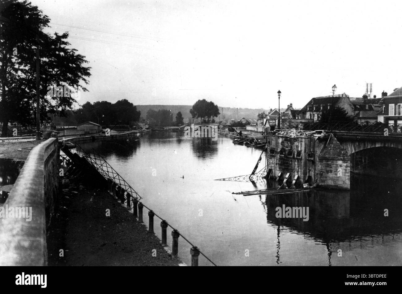 L'ormai famoso ponte Soissons della lotta vittoriosa che ancora sostiene i francesi, a destra il Faubourg St Vaast in fondo al vetro Vairrot dontil è così spesso citato dalla stampa . 1914 - 1918 Foto Stock