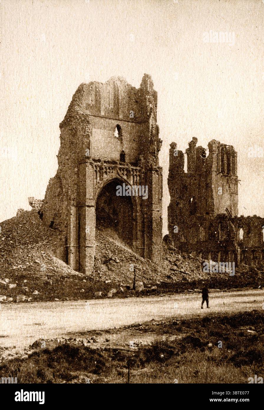 Ypres St Martin Cathedrale dopo la battaglia Foto Stock