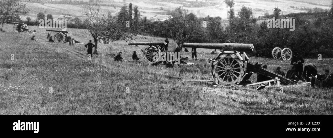 Batteria pesante in posizione . Foto Stock