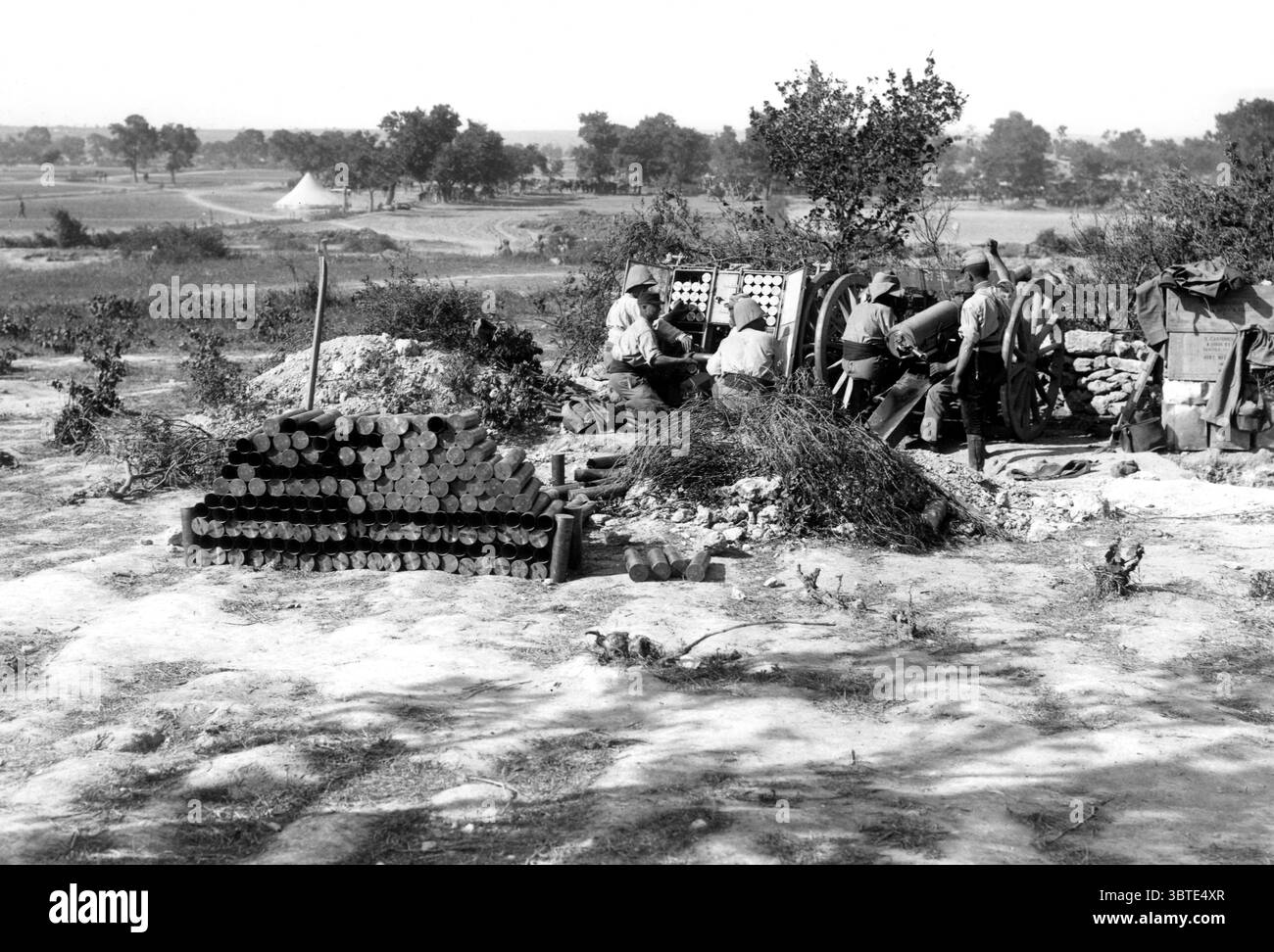 Terza battaglia di Krithia . Cannone francese da 75 mm in azione, vicino Sedd el Bahr. 1915 Foto Stock
