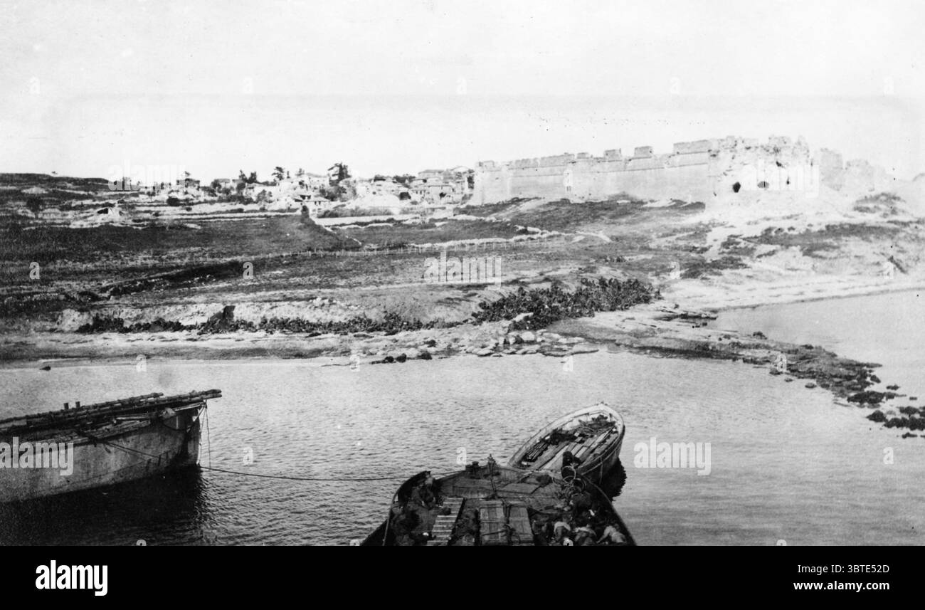 Preso da mitragliere in archi del fiume Clyde dopo lo sbarco sulla spiaggia V da Royal Munster e Royal Dublin Fusiliers. 1915 Foto Stock