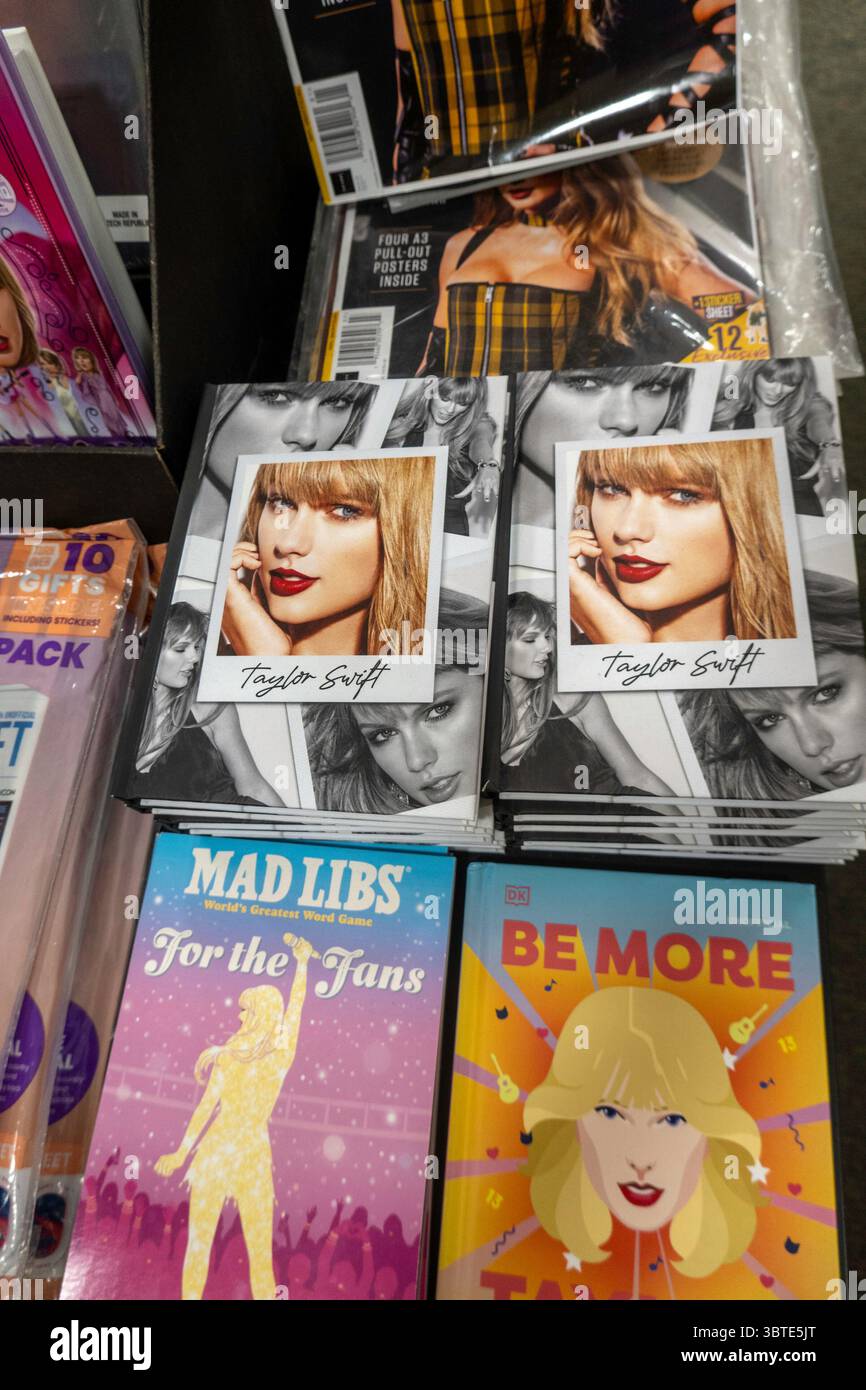 Barnes & Noble Booksellers su Union Square offre una vasta selezione di articoli, New York City, USA 2025 Foto Stock