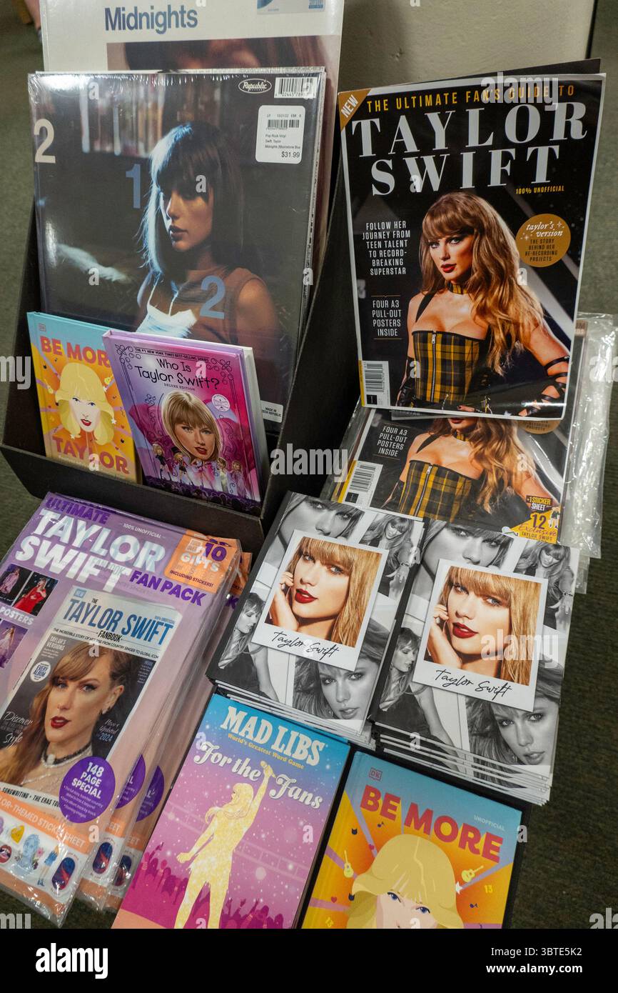 Barnes & Noble Booksellers su Union Square offre una vasta selezione di articoli, New York City, USA 2025 Foto Stock