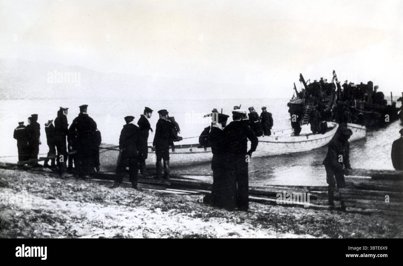 5° battaglione Connaught Rangers sbarco a Rendina Bay, Grecia. 29 dicembre 1915 Foto Stock