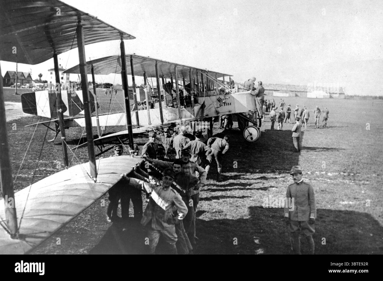 Prima guerra mondiale - bombardieri pesanti Caprioni italiani non ancora completati Foto Stock