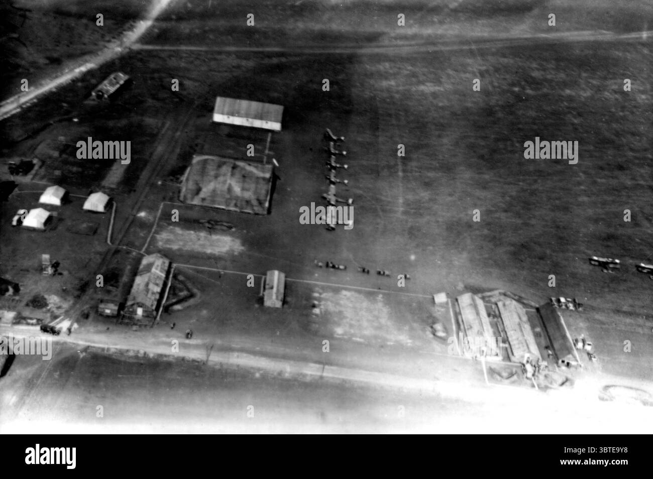 Prima guerra mondiale - aviazione Un campo d'aviazione di bombardieri francesi. senza data Foto Stock