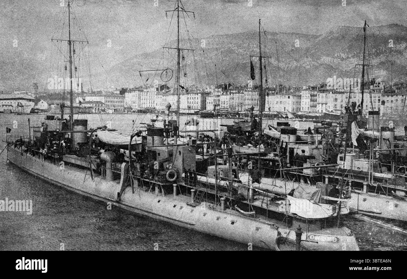 Marina francese . Mostrando le unità della flottiglia francese di Torpedo Boat , Tolone , Francia . 1914 Foto Stock