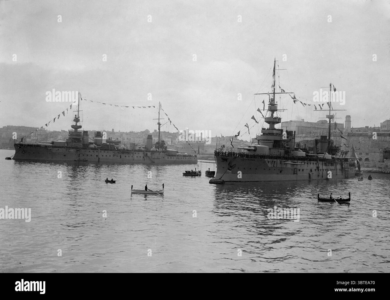 Marina francese . Navi da battaglia francesi a Grand Harbour a la Valletta, Malta. 1914 Foto Stock