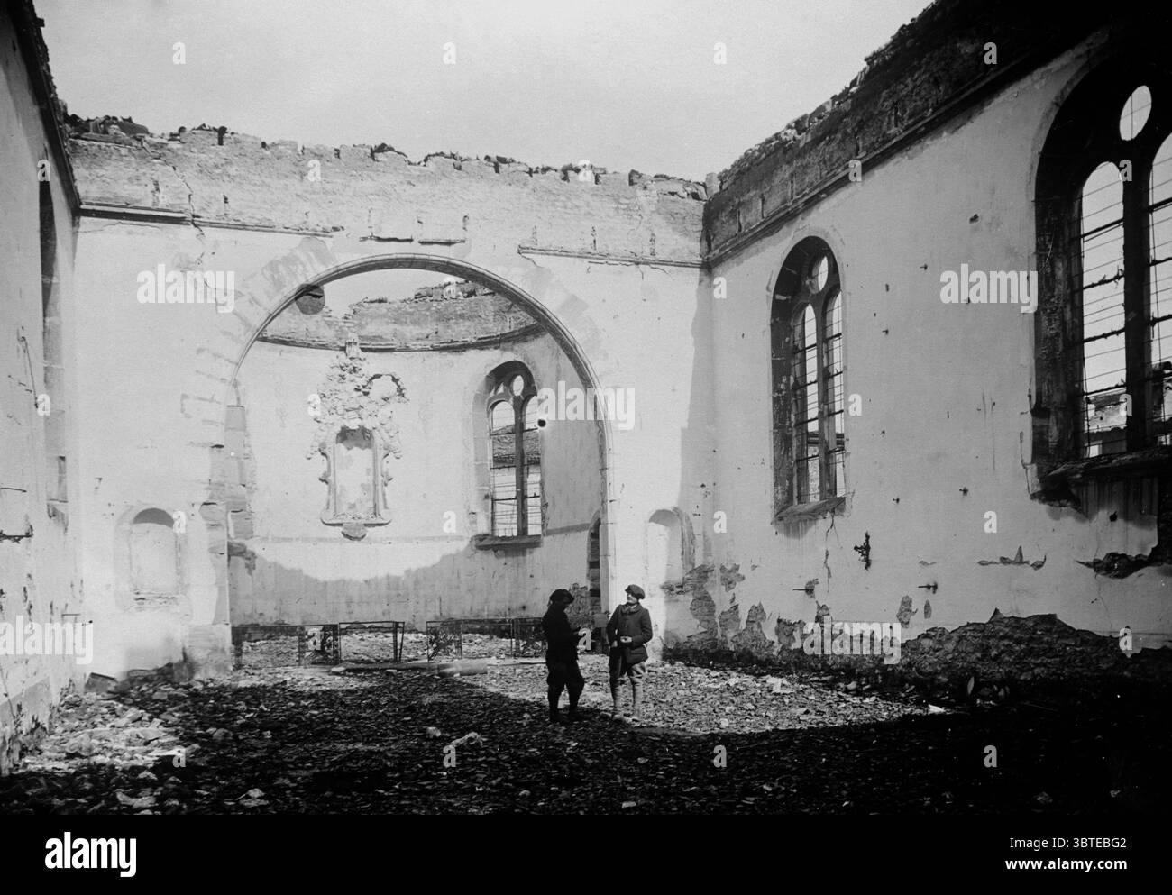 Prima guerra mondiale nella regione della Lorena nel nord-est della Francia . La guerra distrusse le rovine di una chiesa. 1916 Foto Stock