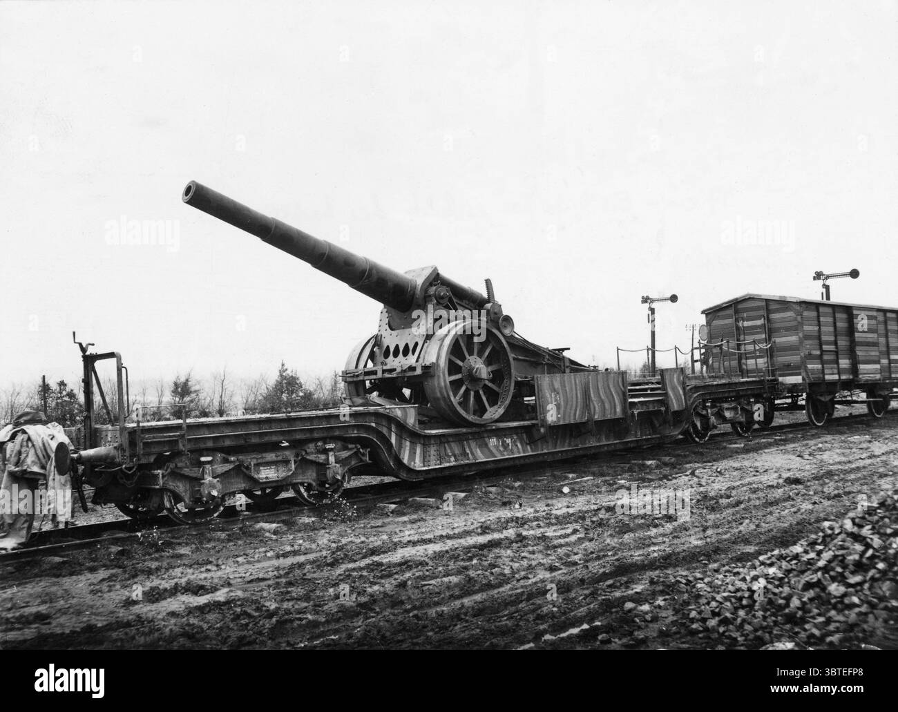 Cannone navale tedesco da 17 cm L/40 su supporti su rotaia Foto Stock