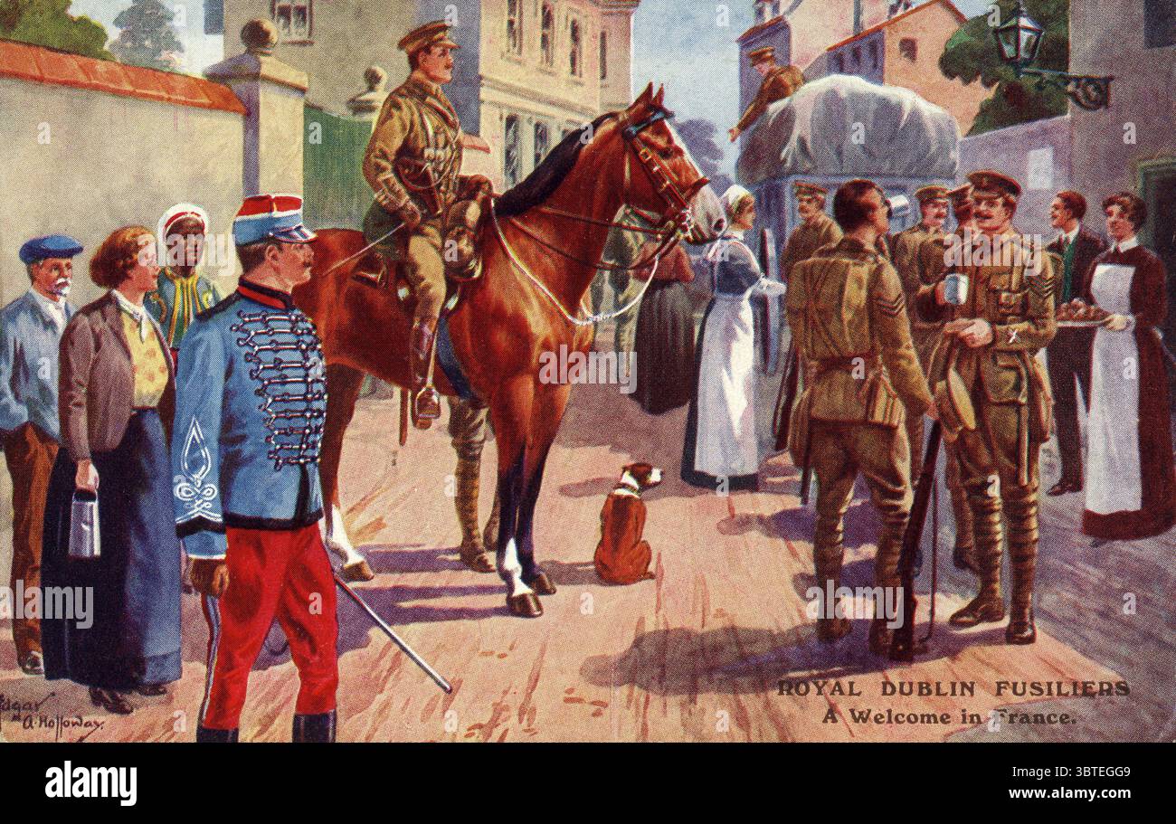 Cartolina della prima Guerra Mondiale, che illustra il benvenuto dei Royal Dublin Fusiliers in Francia. Ai soldati vengono serviti rinfreschi in una piccola città. Foto Stock