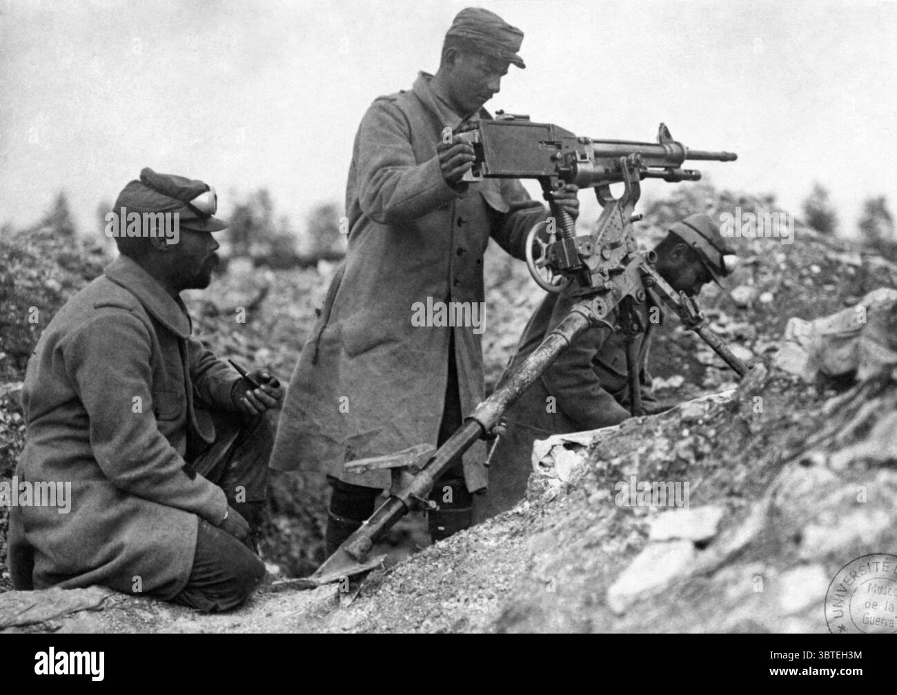 Hotchkiss in una trincea a Neuville-Saint-Vaast 23 maggio 1915 Foto Stock