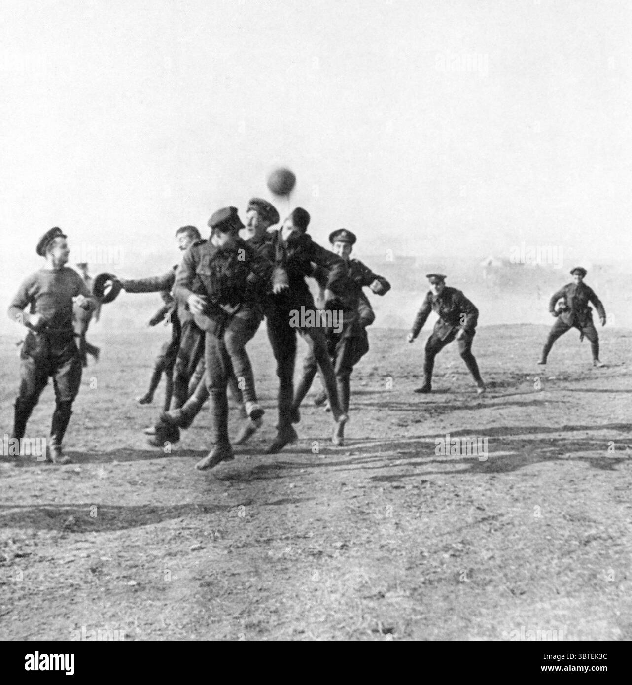 Truppe britanniche che giocano a calcio a Salonicco, Greece1916 Foto Stock