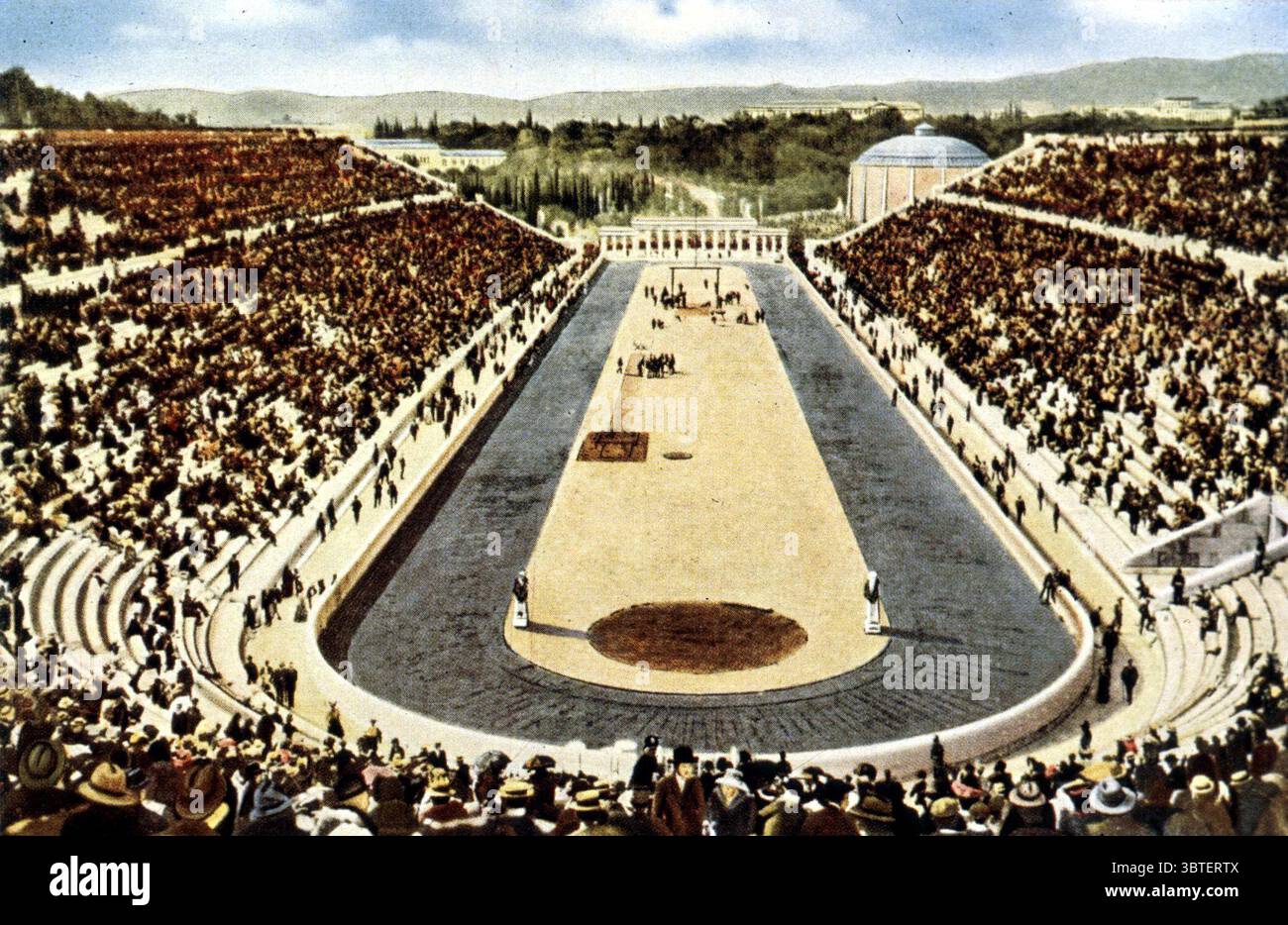 Stadio Olimpico Atene 1906 dopo le delusioni di Parigi e dei giochi di St.Louis, le Olimpiadi tornarono ad Atene con un 'Giochi ad interim' per celebrare il decimo anniversario dell'inizio dell'era moderna. Gli americani gareggiarono come squadra e i finlandesi parteciparono, anche se sotto la bandiera russa. Dopo le scarse presenze nel 1900 e nel 1904 Atene riaccese l'entusiasmo che lanciò i giochi nel 1896. 27 aprile 1906. Foto Stock