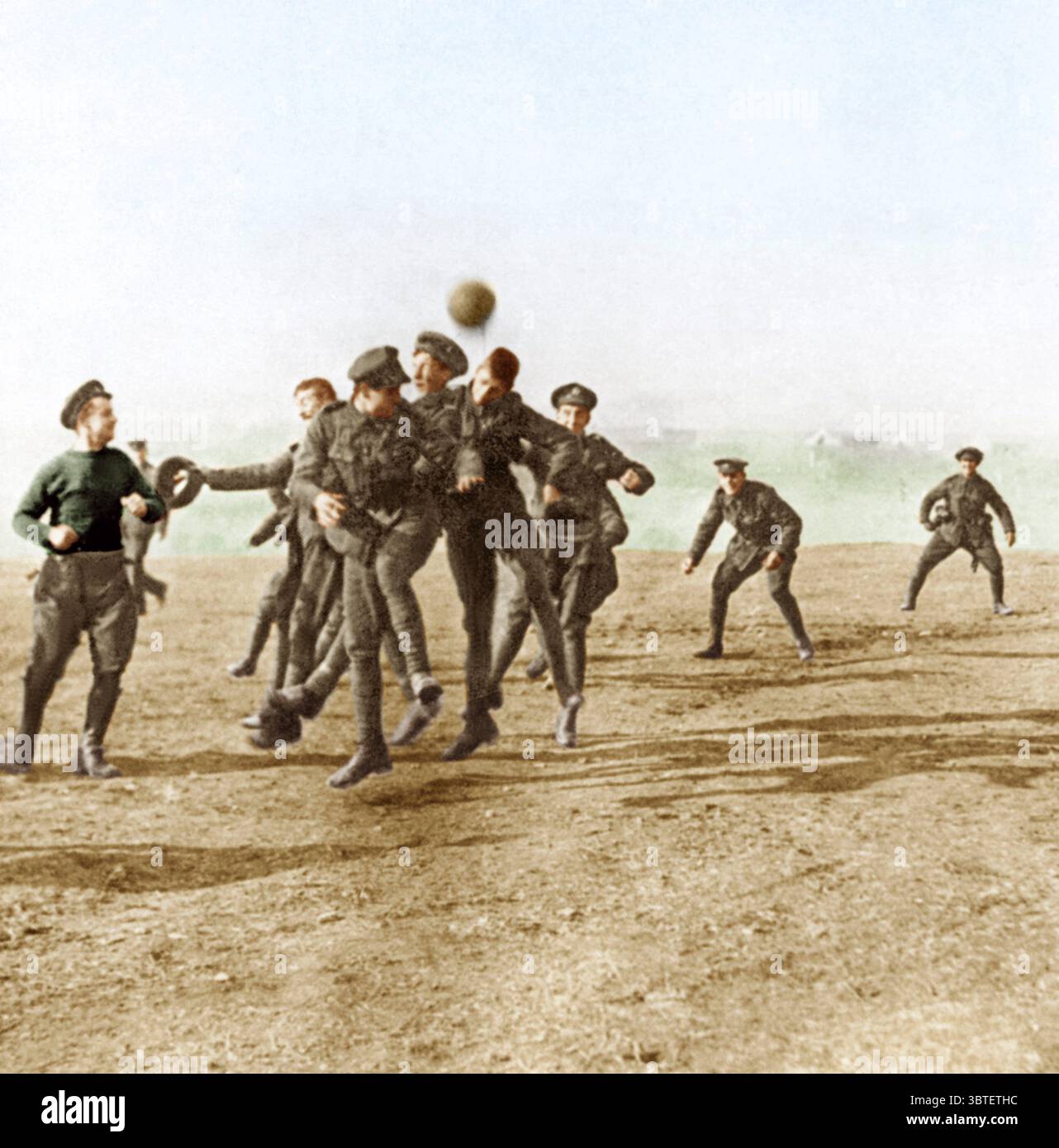 Truppe britanniche che giocano a calcio a Salonicco, Greece1916 Foto Stock