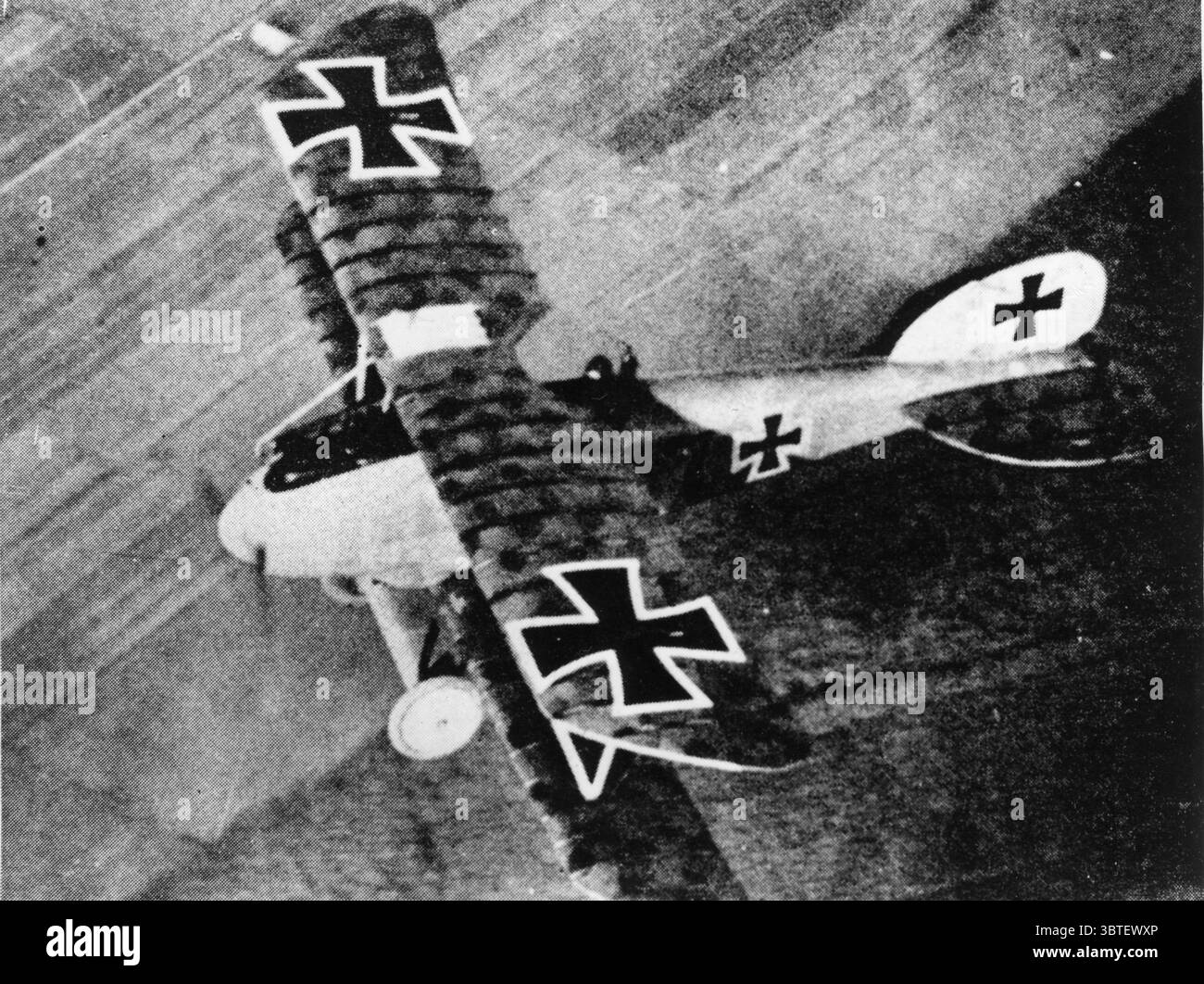 L'Albatros D . III un aereo da caccia biplano utilizzato dal servizio aereo dell'esercito imperiale tedesco e dal servizio aereo austro-ungarico durante la prima guerra mondiale. Visto qui in volo. Foto Stock