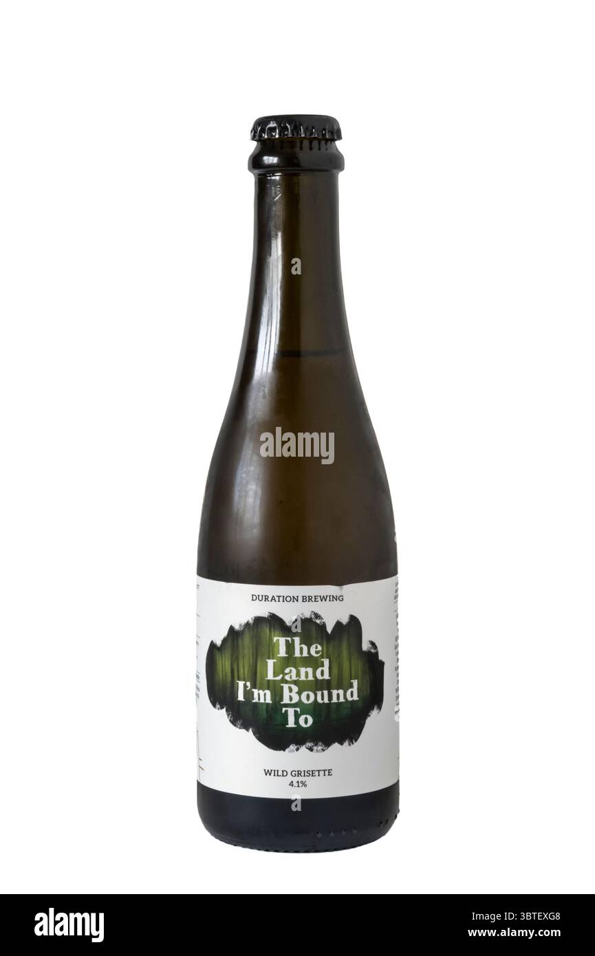 Una bottiglia di The Land sono destinato alla birra artigianale di Duration Brewing a Norfolk. Ha una forza del 4,1% ABV. Foto Stock