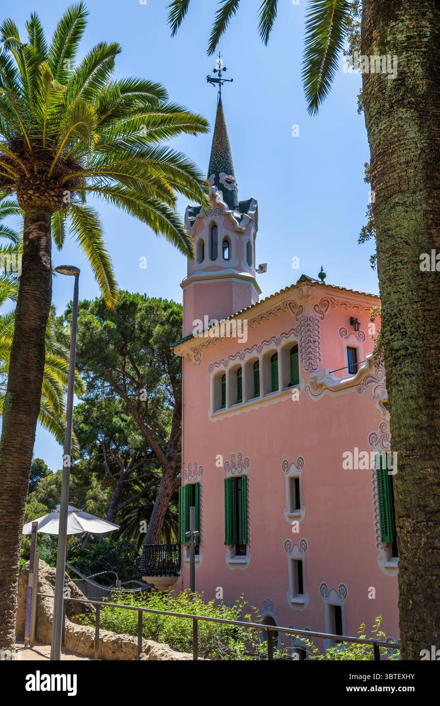 Casa museo Gaudí nel Parco Güell nel quartiere Gràcia di Barcellona, nella regione spagnola della Catalogna Foto Stock