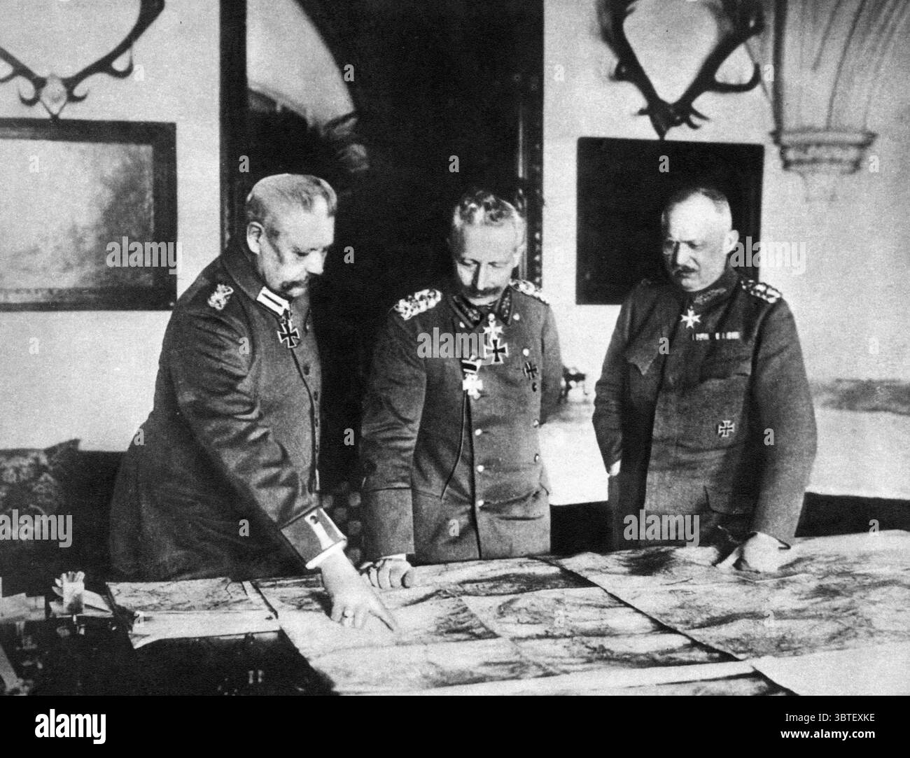 Prima guerra mondiale Hindenburg , il Kaiser e Ludendorff in conferenza Foto Stock