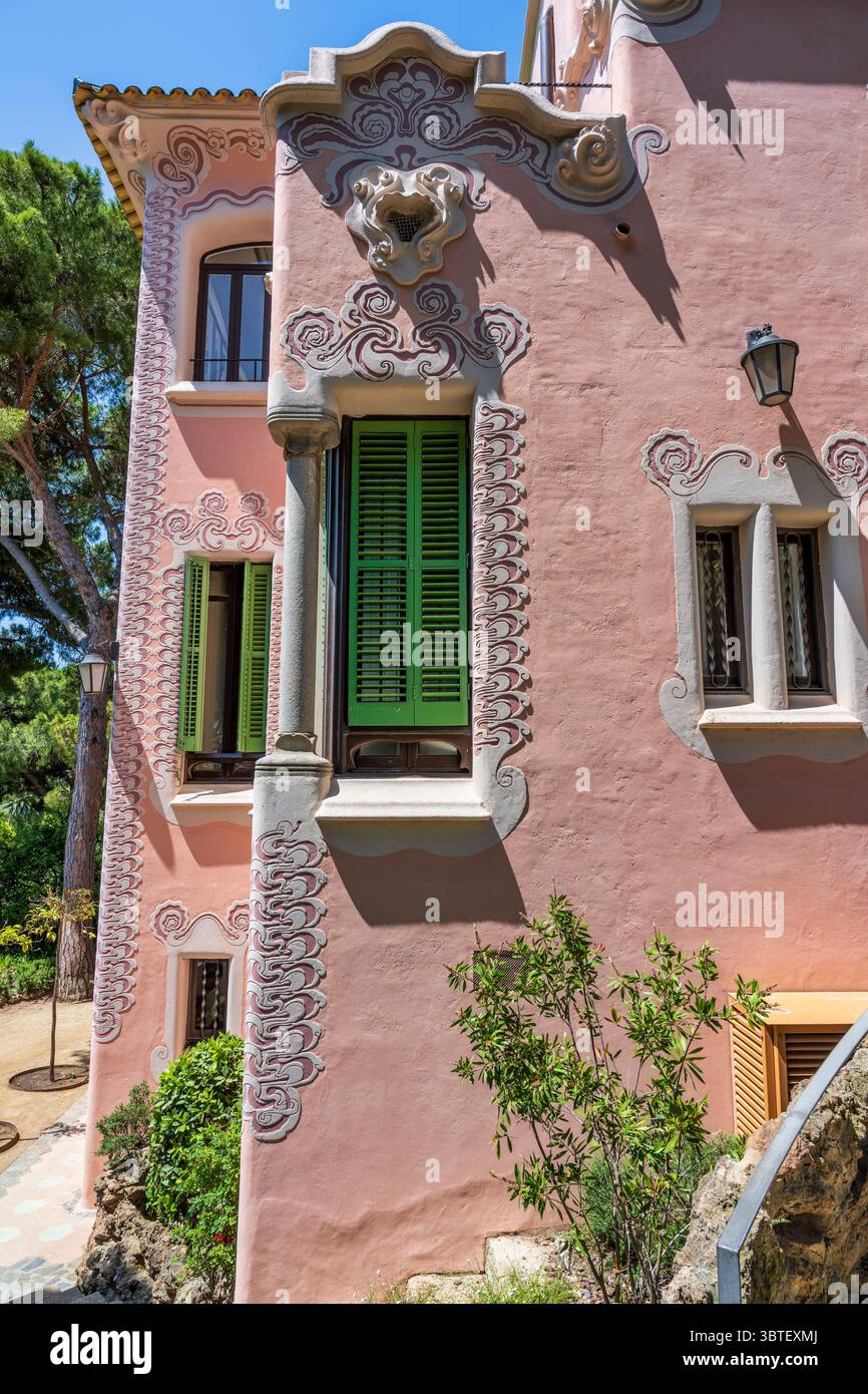 Casa museo Gaudí nel Parco Güell nel quartiere Gràcia di Barcellona, nella regione spagnola della Catalogna Foto Stock