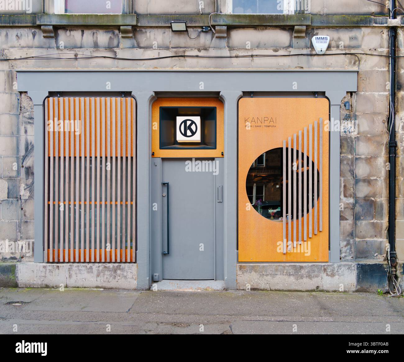 Edimburgo, Scozia, Regno Unito - ristorante sushi Kanpai, elevazione della strada Foto Stock