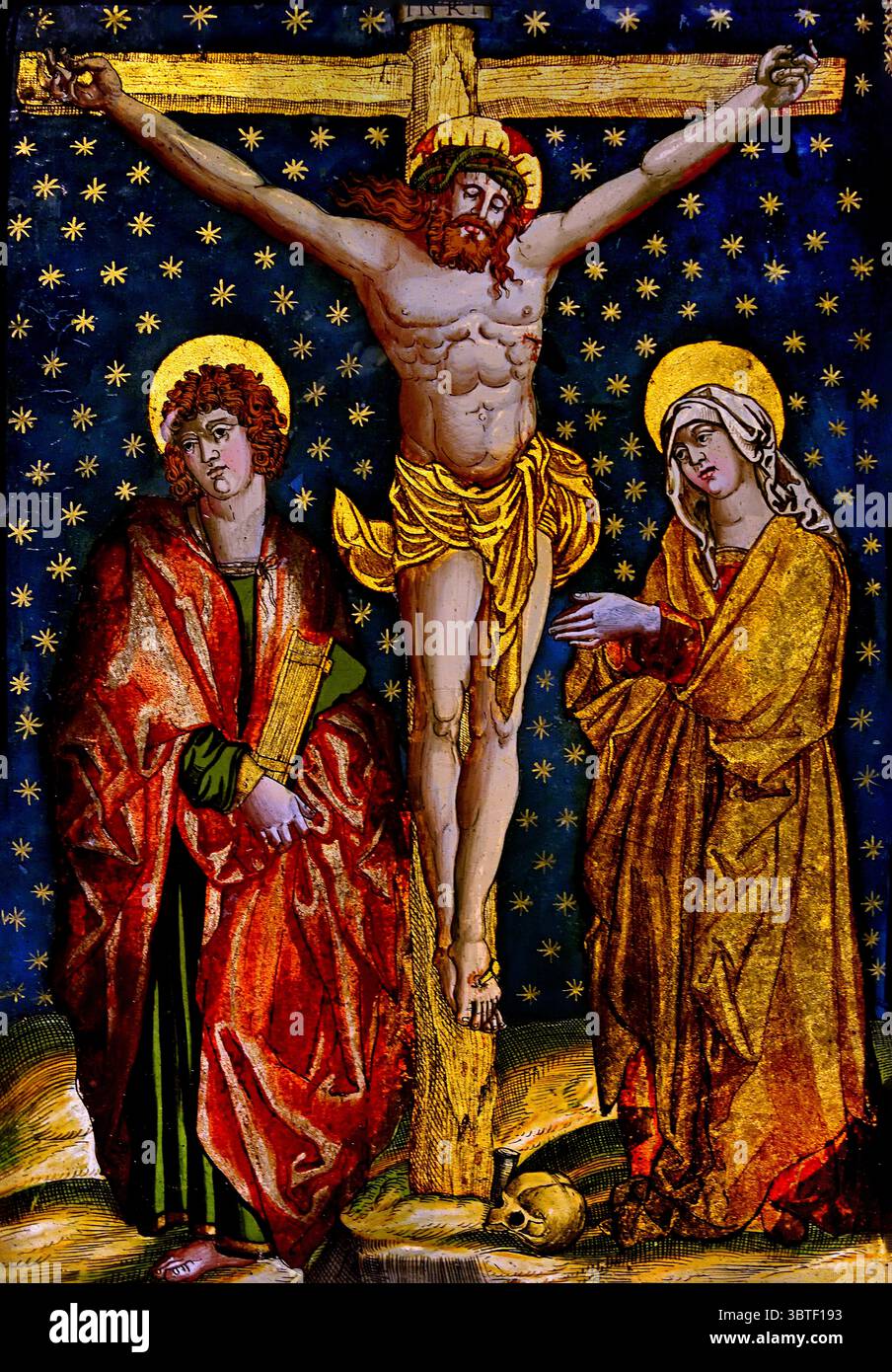 Crocifissione di Cristo, con la Vergine e San Giovanni, anonima, dopo Marcantonio Raimondi, dopo Albrecht Dürer, c. 1535 - c. 1540 dipinto Crocifissione di Gesù con Maria destra e Sint Jan sinistra, su sfondo blu con stelle dorate. Foglia d'oro della contea del Tirolo. foglia d'argento. vernice (rivestimento). vernice (rivestimento). Glass Paris, Francia, francese, Foto Stock